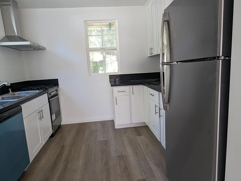 1st image of 75 1/2 S Grand Oaks Ave