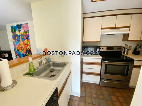 108 Gainsborough St APT 6W