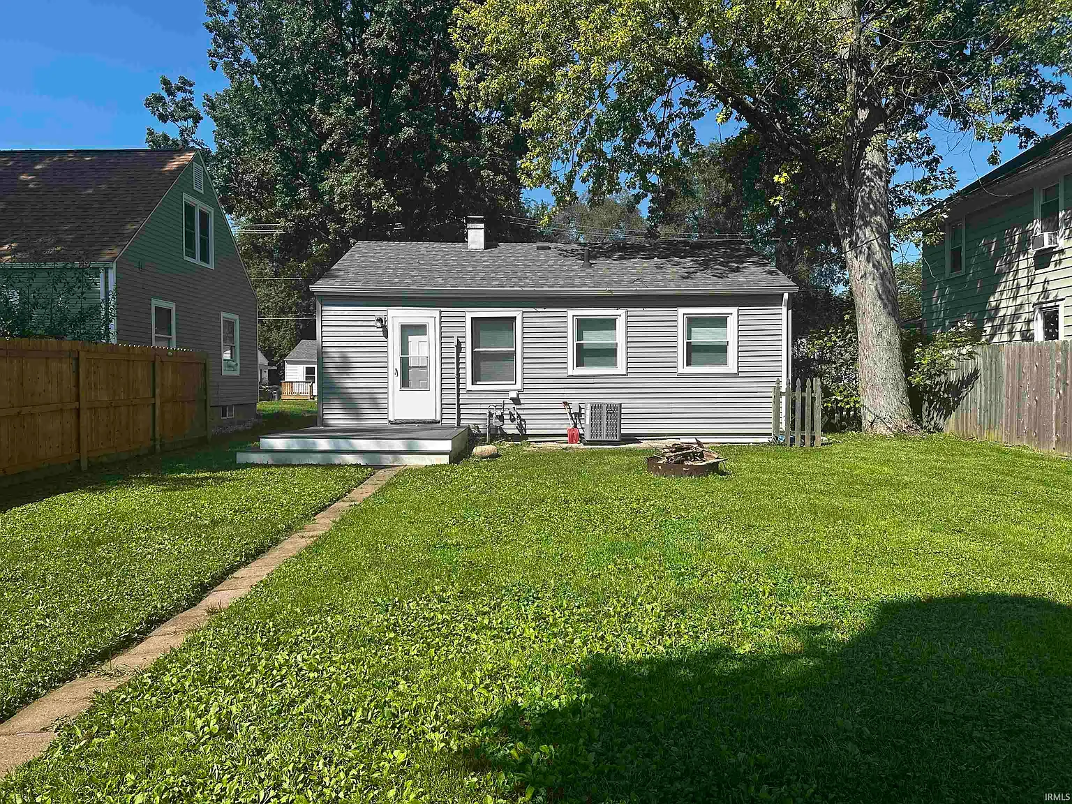 2 bed, 2.5 bath, 720 sqft, $1,195 — Photo 2