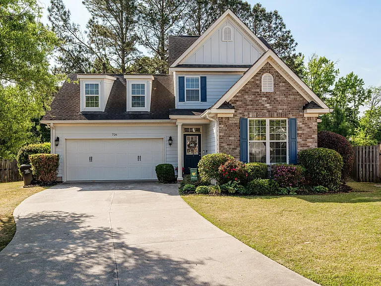 726 Bonnie Oaks Ln — Photo 1