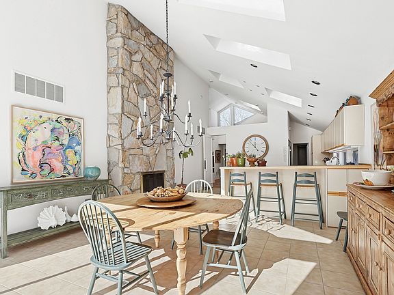 3rd image of 7 Chatfields Ridge Rd