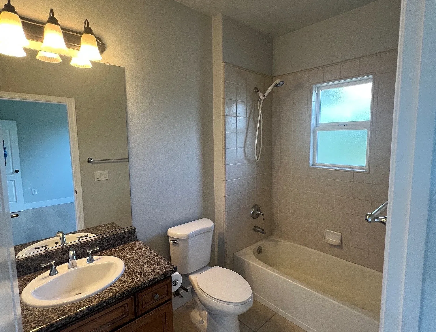 3 bed, 1700 sqft, $2,950 — Photo 3