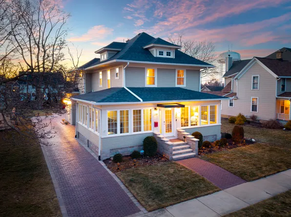 325 N Wright St, Naperville, IL 60540