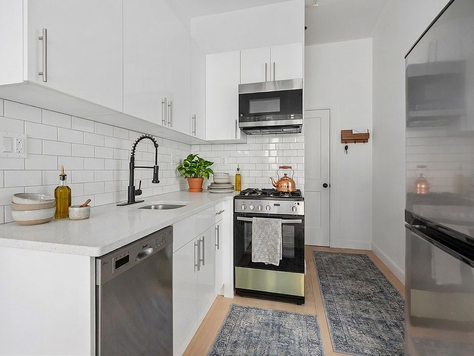 2nd image of 226 W 79th St APT 2F