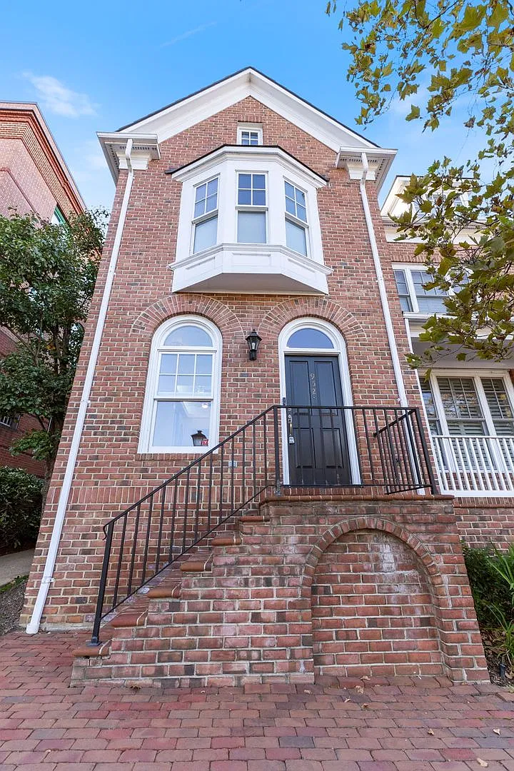 Convenient Alexandria Living with Old Town Charm — Photo 3