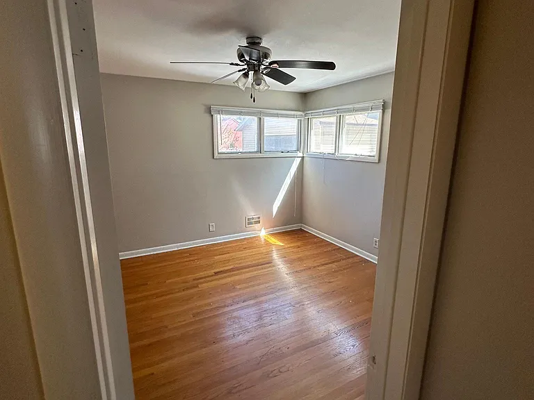 4016 N Larkin St — Photo 10