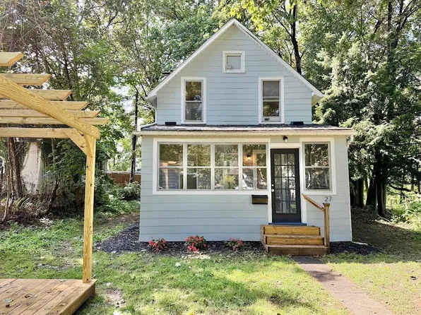 27 Hannahs Ter, Rochester, NY 14612