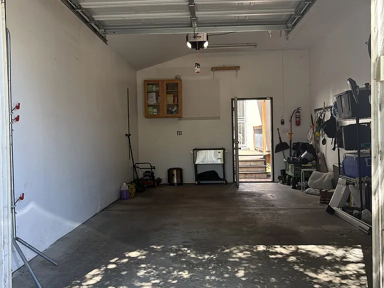 2752 N Lafayette St — Photo 23