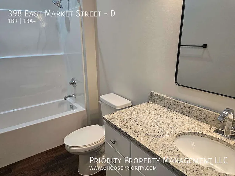 398 E Market St #D — Photo 12