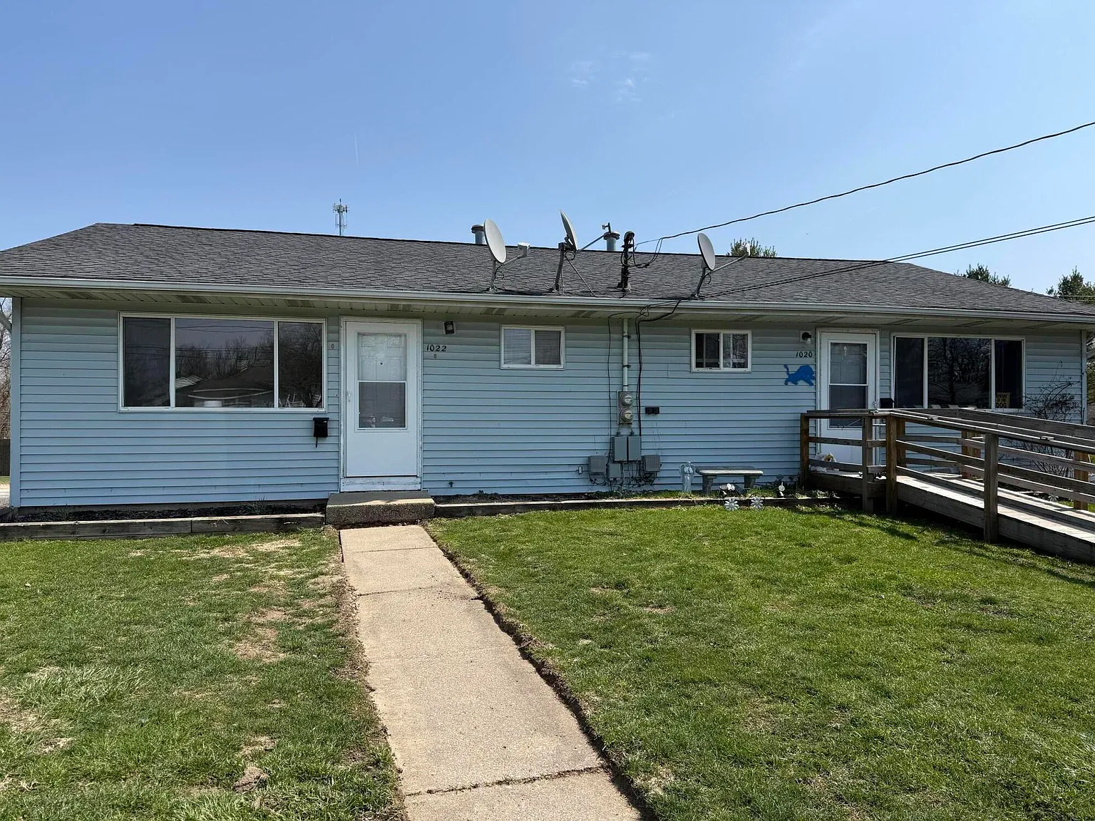 1020-1022 Avondale Cir photo 1