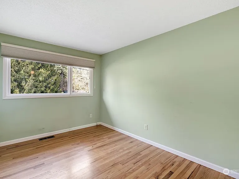 13717 NE 70th Pl — Photo 4