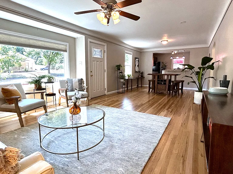 Living/Dining area