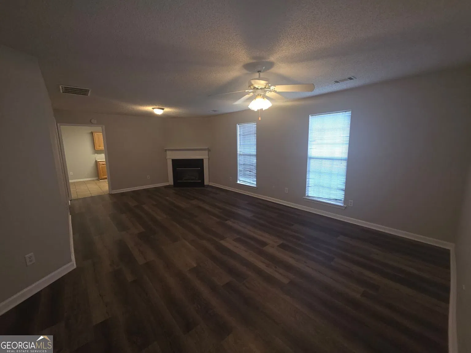 3 bed, 2.0 bath, 1318 sqft, $1,850 — Photo 4