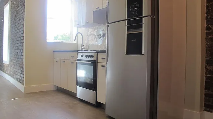 Rented by P Management | media 60