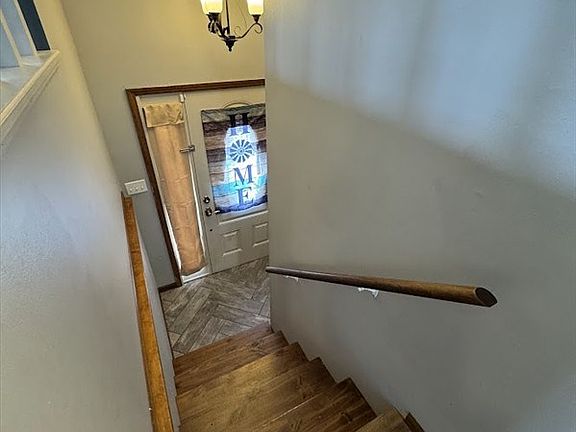 3rd image of 706 Sunset Hills Dr