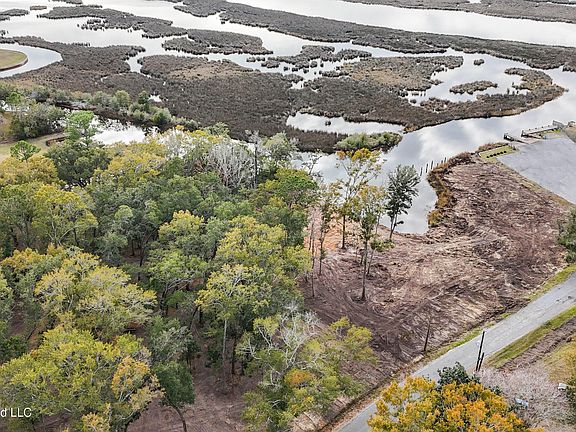 5th image of Hemlock Ave