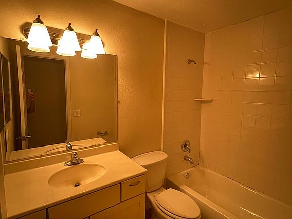 4th image of 768 Ellwood Ave