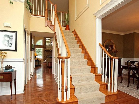 Entry w/ Hardwood Floors