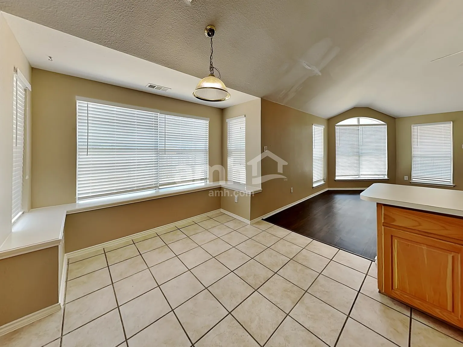3 bed, 2.0 bath, 2101 sqft, $2,725 — Photo 4