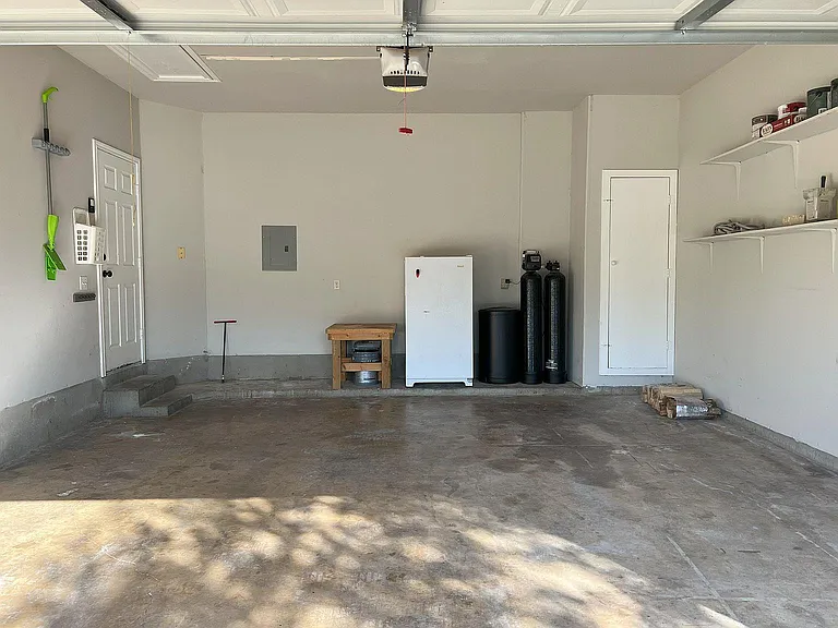 1112 Vanderbilt Cir — Photo 32