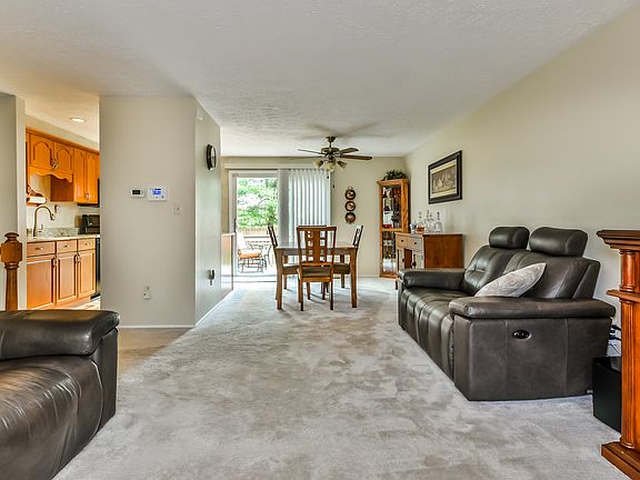 3rd image of 727 Hartland Dr