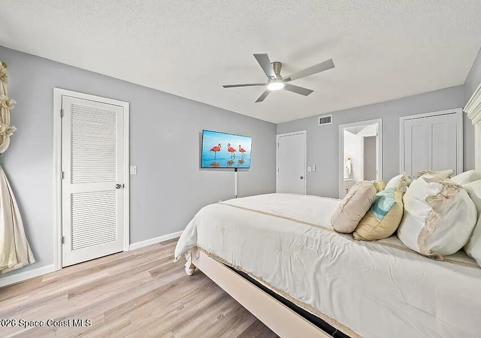 Waterfront Condo — Photo 2