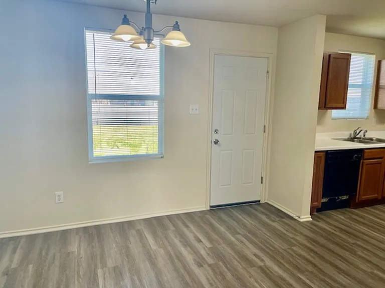 820 Wrigley Dr — Photo 10