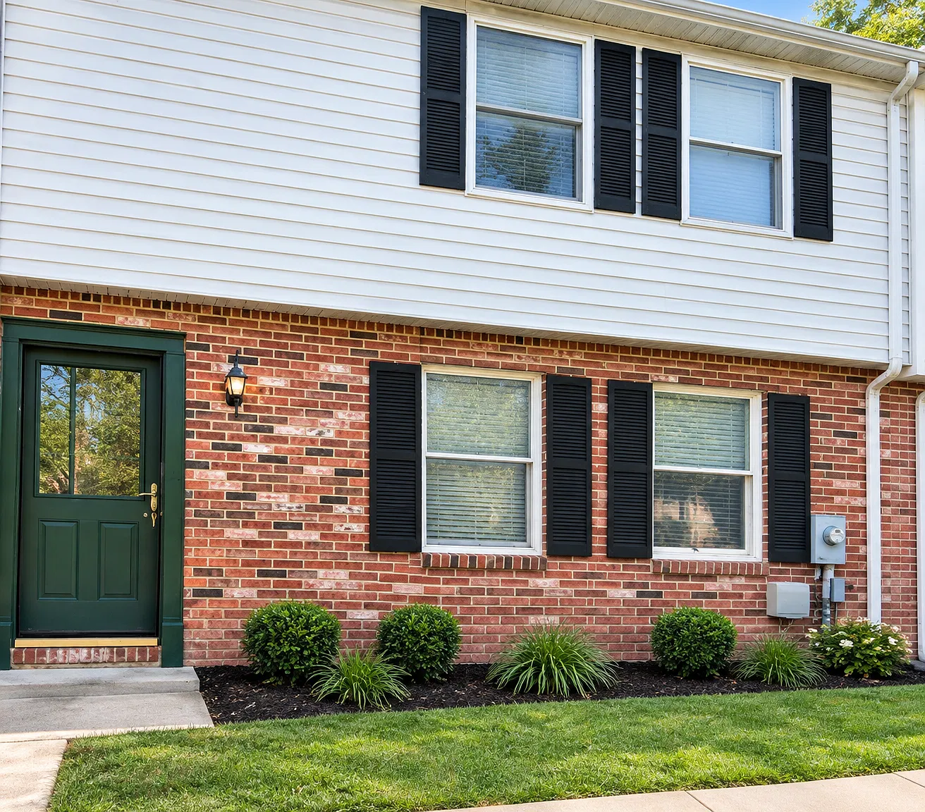 3 bed, 1.5 bath, $2,500 — Photo 1