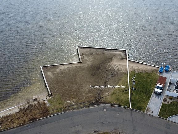 4th image of 77 Rochester Drive