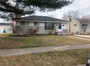 673 Arcola St, Garden City, MI 48135