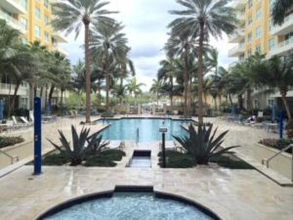 3rd image of 625 Casa Loma Boulevard #706