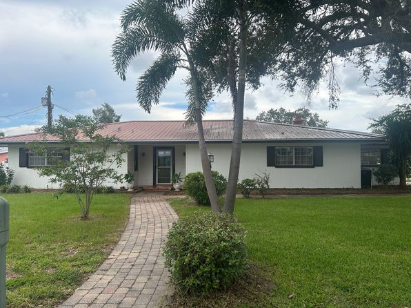 2450 Mineola Dr N