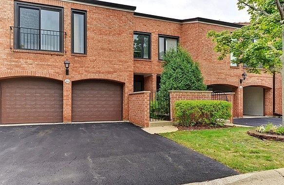 1st image of 19W265 Williamsburg Ct