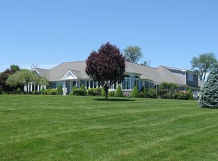 5 Pheasant Ridge Rd, Newtown, CT 06470