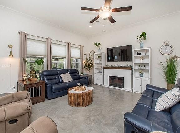3rd image of 18409 Gallatin Dr