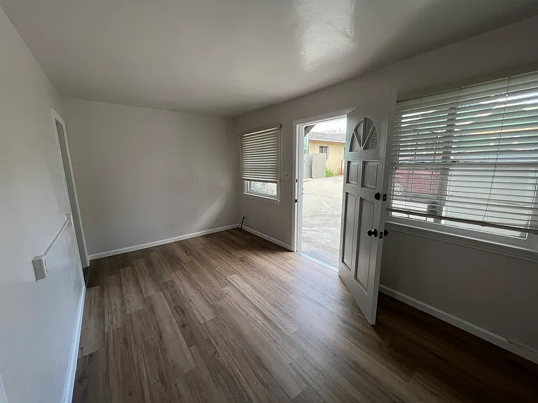 1843 E 6th St #1845 — Photo 11