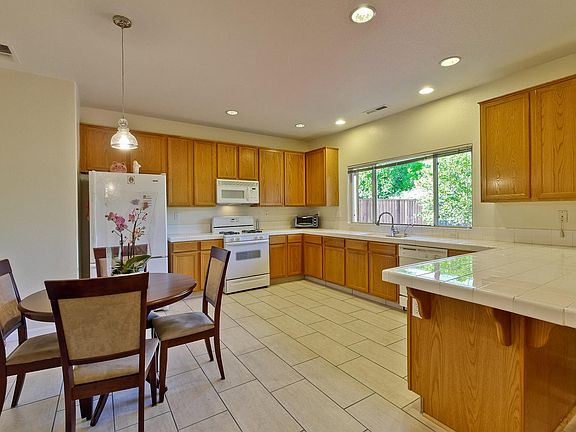 3rd image of 1108 Panoche Ct