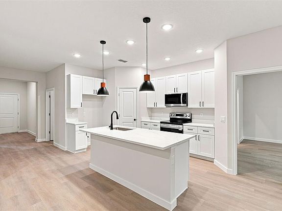 3rd image of 25115 QUAKER RIDGE AVENUE