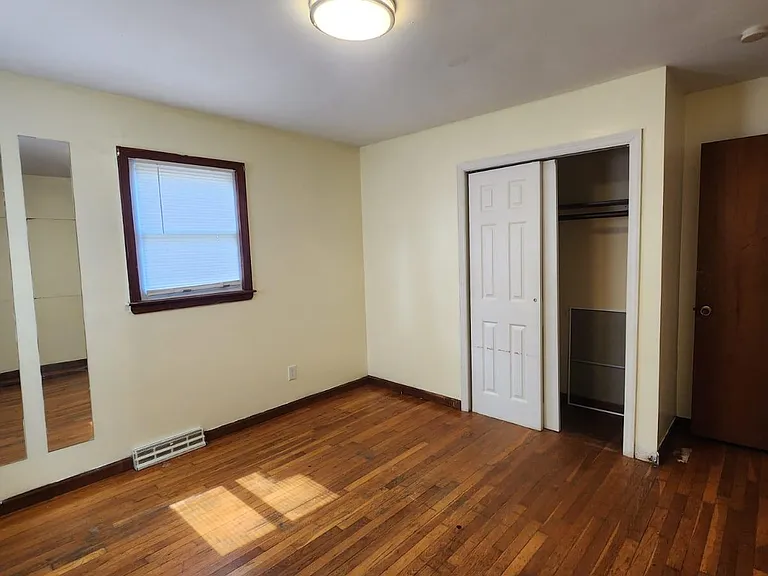 7 Hemlock St — Photo 8