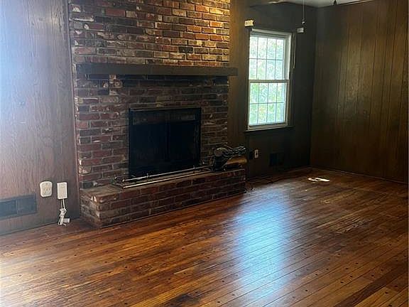 3rd image of 6101 E 107th St