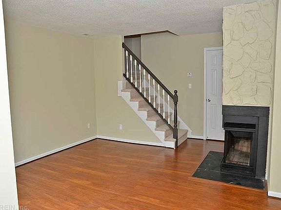 4th image of 423 Lees Mill Dr