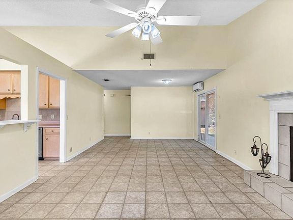 4th image of 127 Sandalwood Dr
