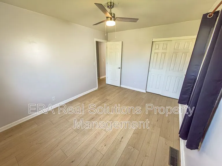 715 McCormick Ln — Photo 18