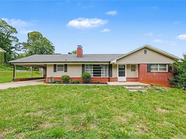 1263 Marlborough Ln, Winston Salem, NC 27105