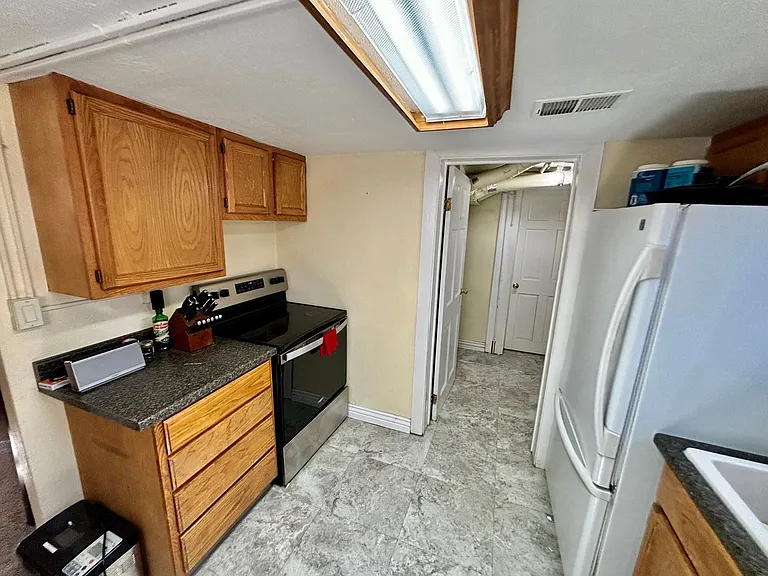 318 Scott Ave #B — Photo 7