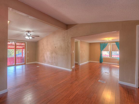 3rd image of 3049 Comanche Dr