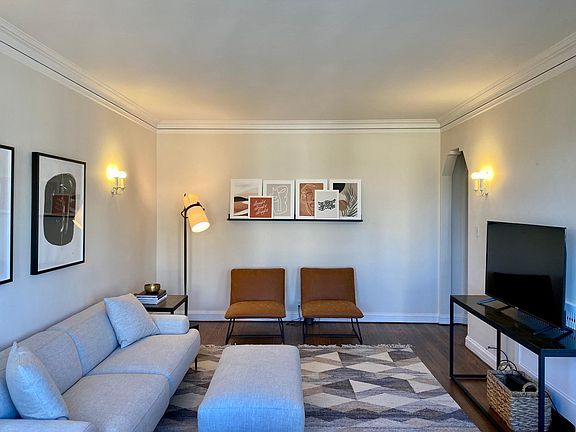 4th image of 2340 Pacific Ave APT 401