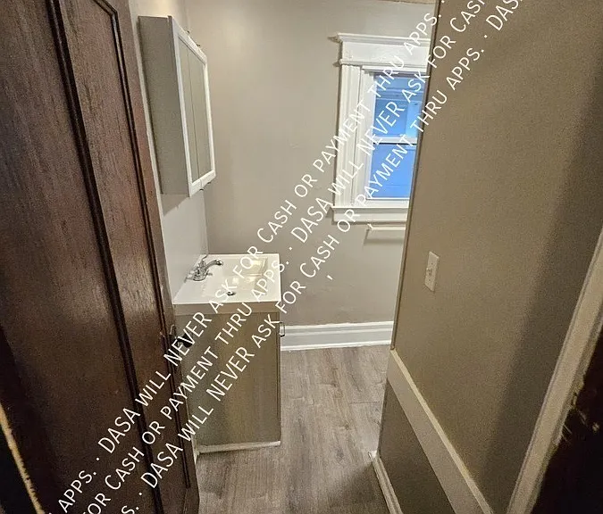 420 Rosewood Ter — Photo 7