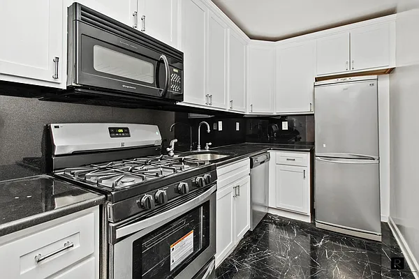 Rented by R New York | media 29