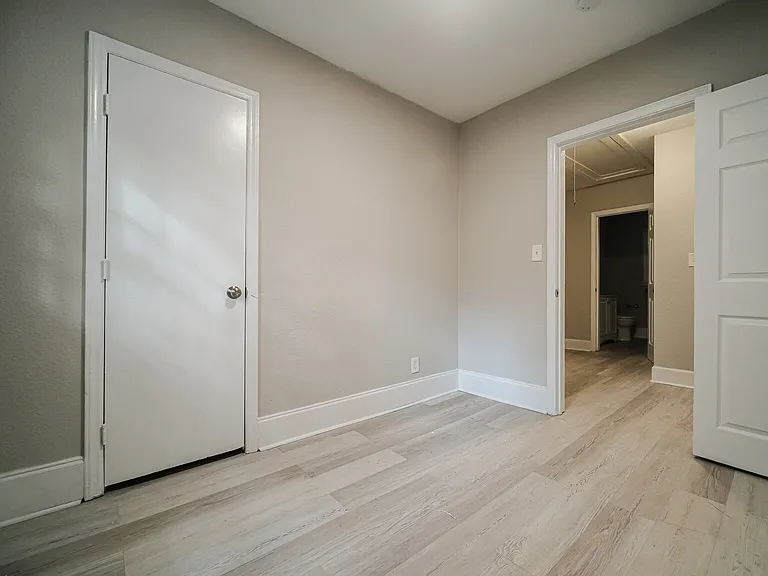 614 Ambassador St — Photo 17